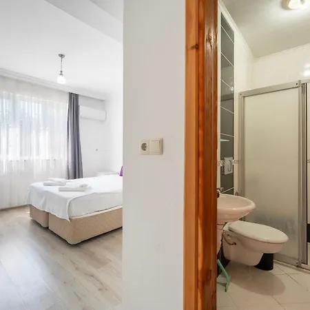 2 Bedroom Close To Center *