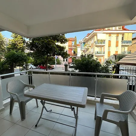 2 Bedroom Close To Center Apartment *