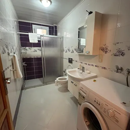 2 Bedroom Close To Center