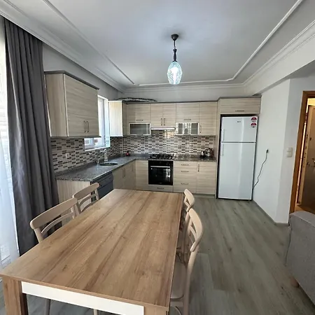 2 Bedroom Close To Center Apartment *