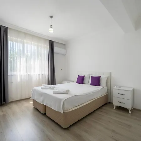 2 Bedroom Close To Center 페티예