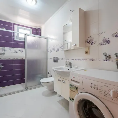 2 Bedroom Close To Center 페티예